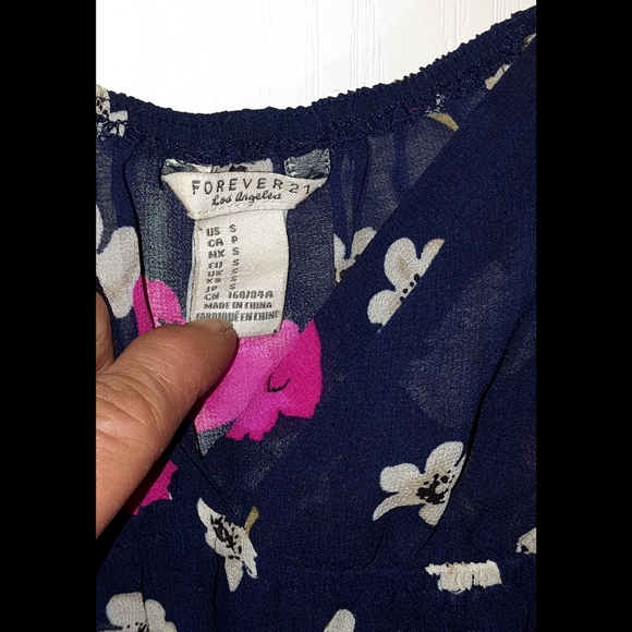 ✴️3 for $15:🌹Flirty, Flowy, Floral... Forever 21!🌹 - Picture 4 of 4